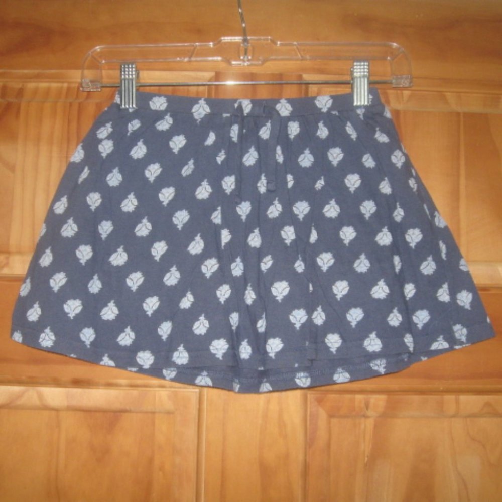 5/$30 Girls Old Navy Blue with White Flowers Skort